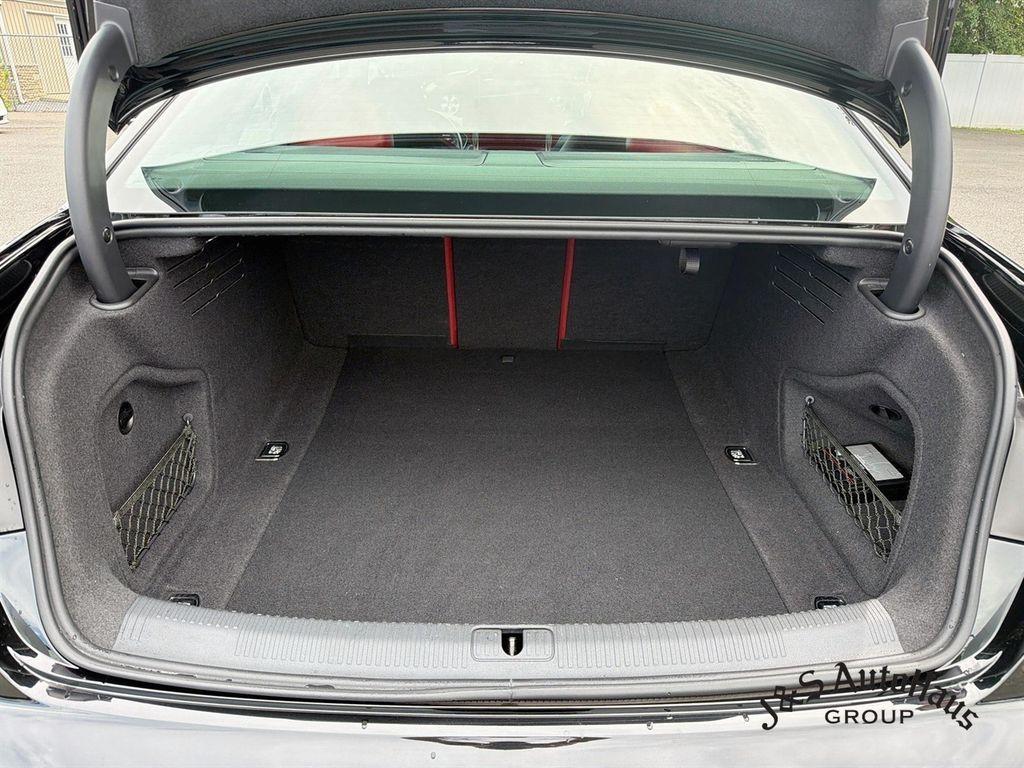 Audi S4 view 33
