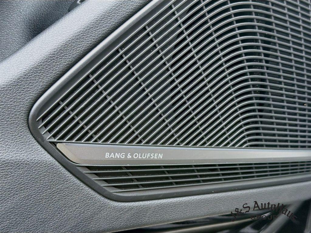 Audi S4 view 24