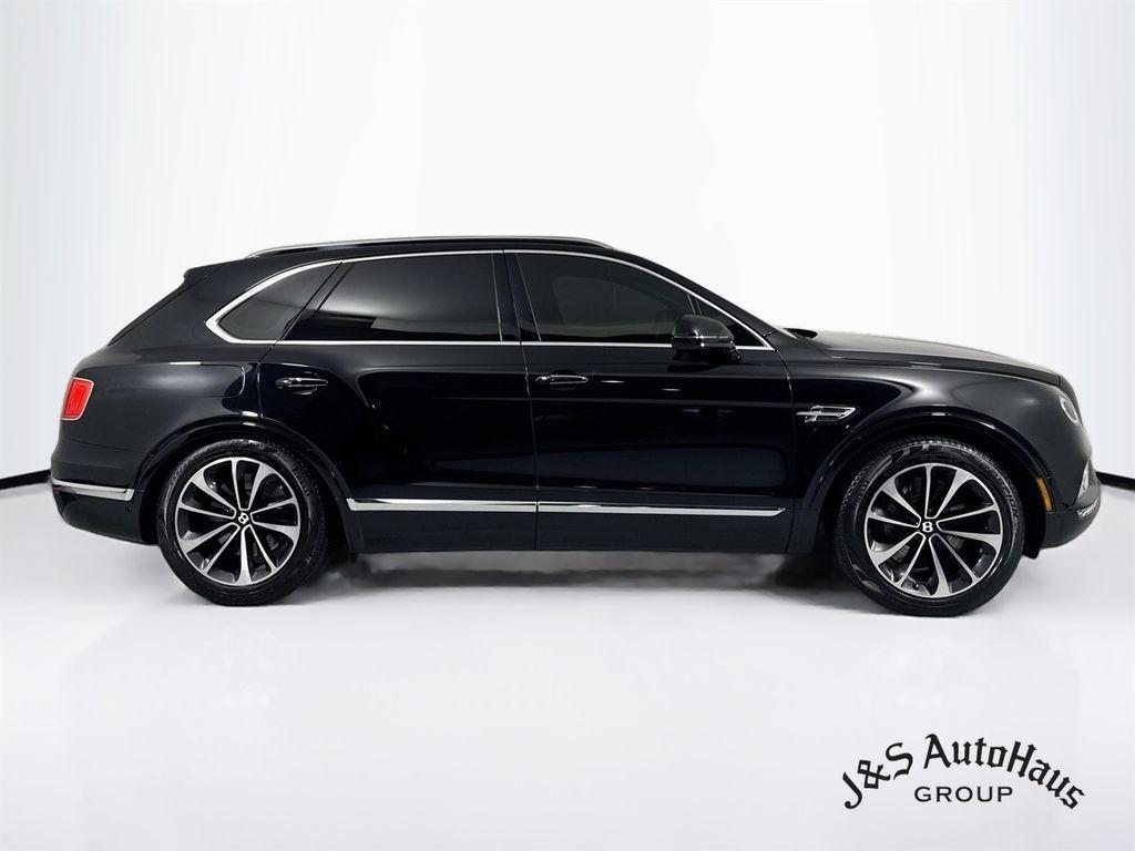 Bentley Bentayga view 8