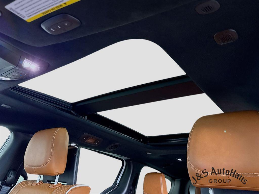 used 2025 Chrysler Pacifica Hybrid car