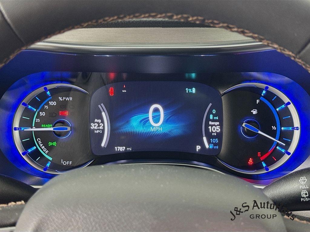 used 2025 Chrysler Pacifica Hybrid car