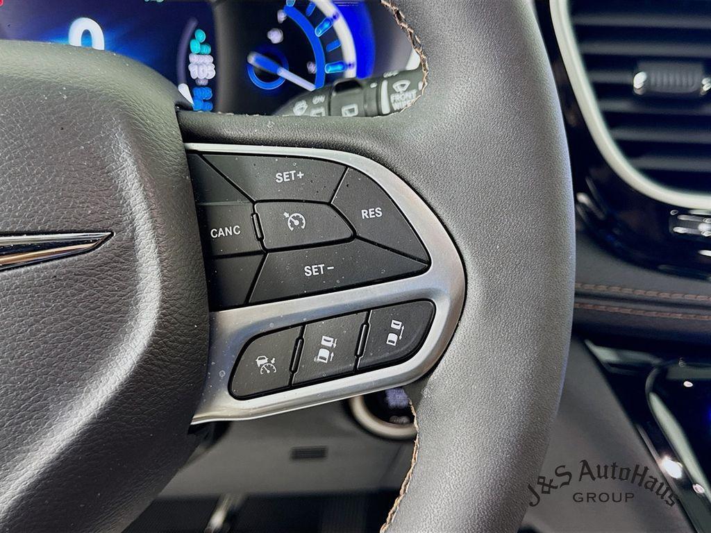 used 2025 Chrysler Pacifica Hybrid car