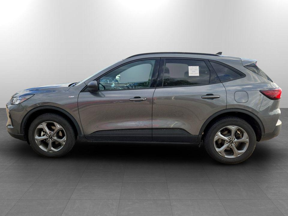used 2025 Ford Escape car, priced at $25,637