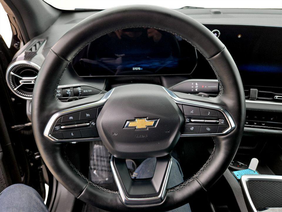 used 2025 Chevrolet Equinox car, priced at $25,637