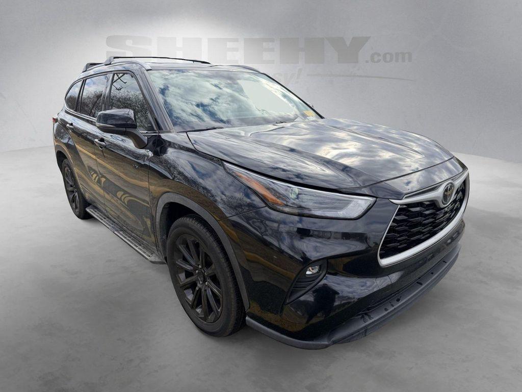 used 2022 Toyota Highlander car, priced at $34,650
