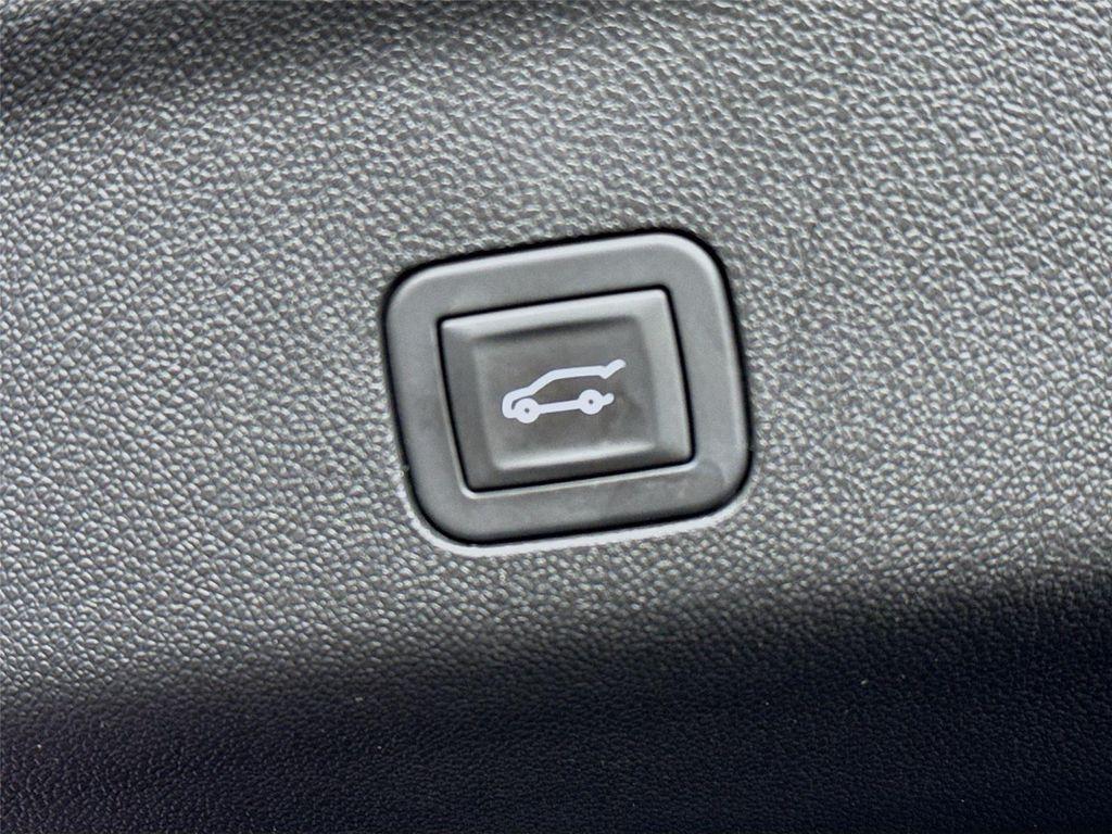 used 2025 GMC Yukon car, priced at $64,500