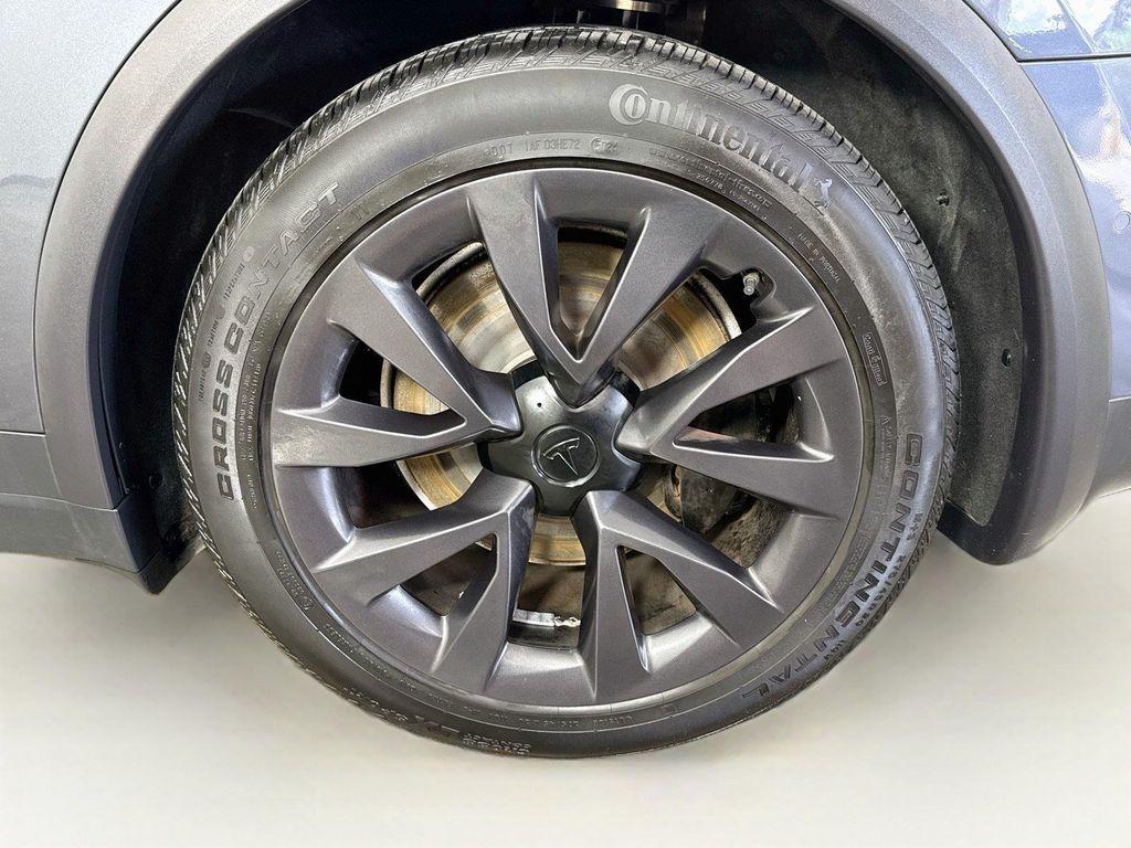 Tesla Model X view 30