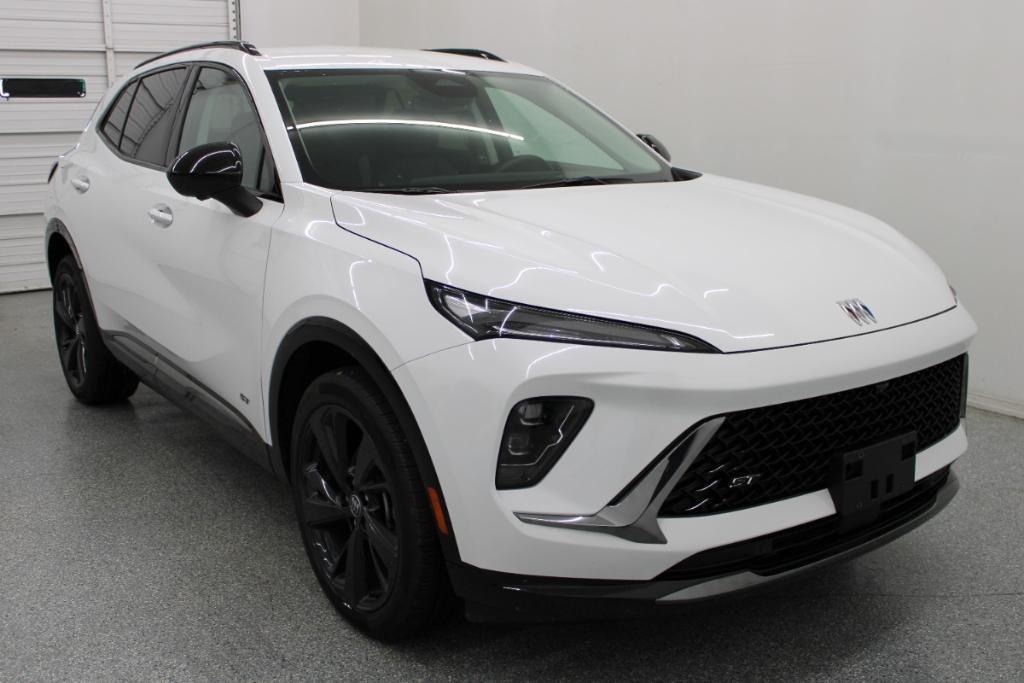 used 2025 Buick Envision car, priced at $30,988