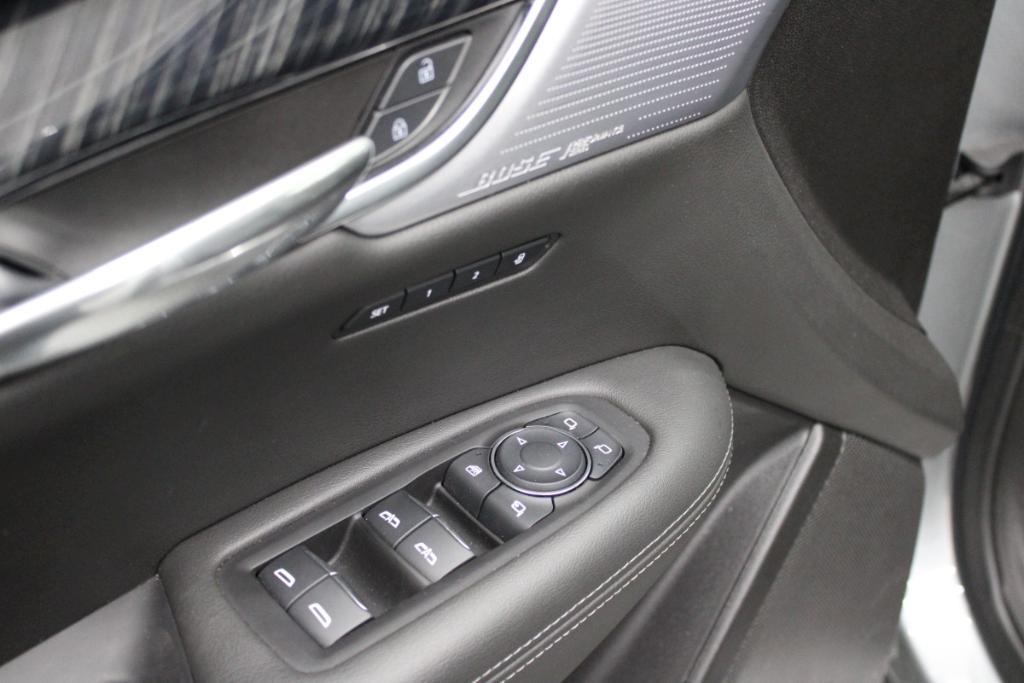 used 2025 Cadillac XT6 car, priced at $39,988