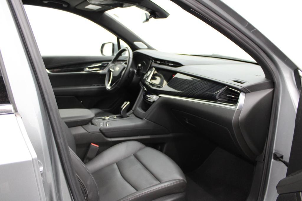 used 2025 Cadillac XT6 car, priced at $39,988