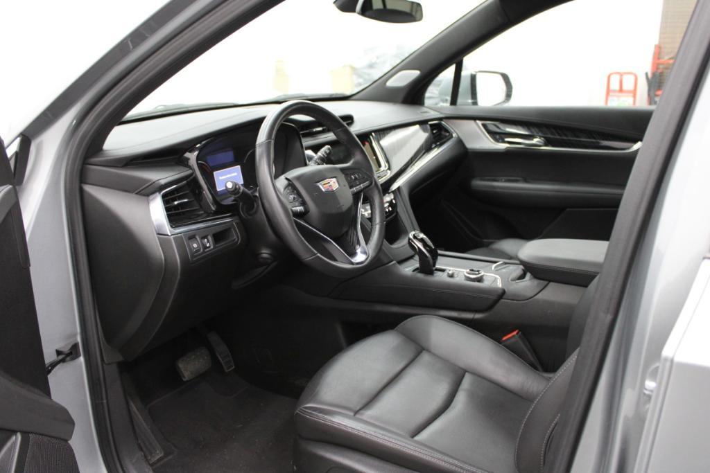 used 2025 Cadillac XT6 car, priced at $39,988