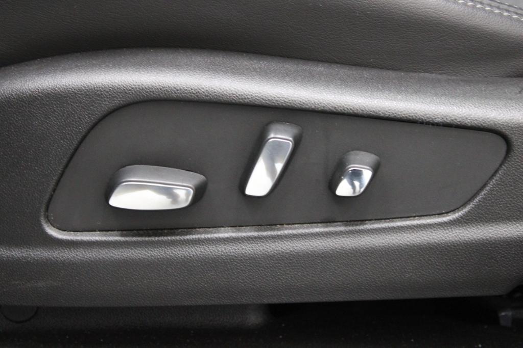 used 2025 Cadillac XT6 car, priced at $39,988