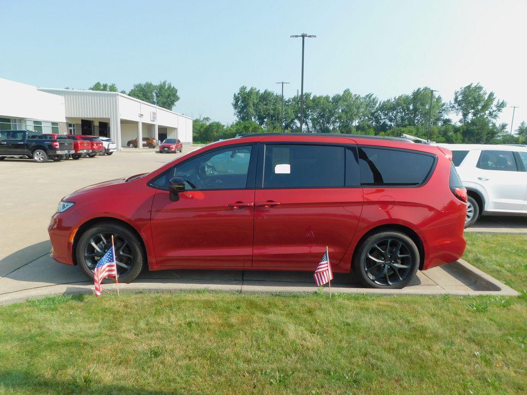 used 2024 Chrysler Pacifica car, priced at $36,380