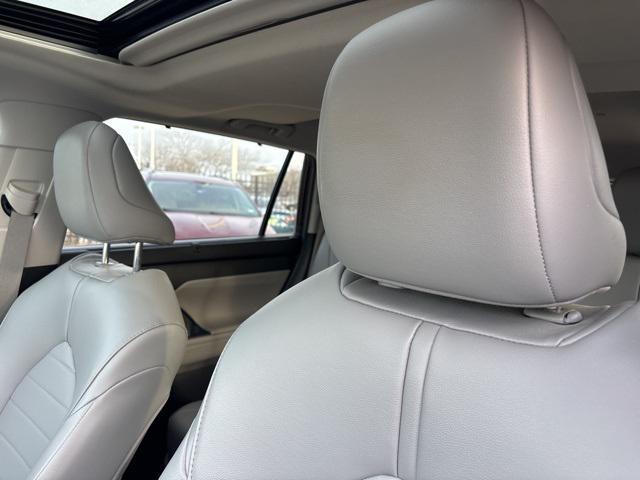 used 2022 Toyota Highlander car, priced at $37,548