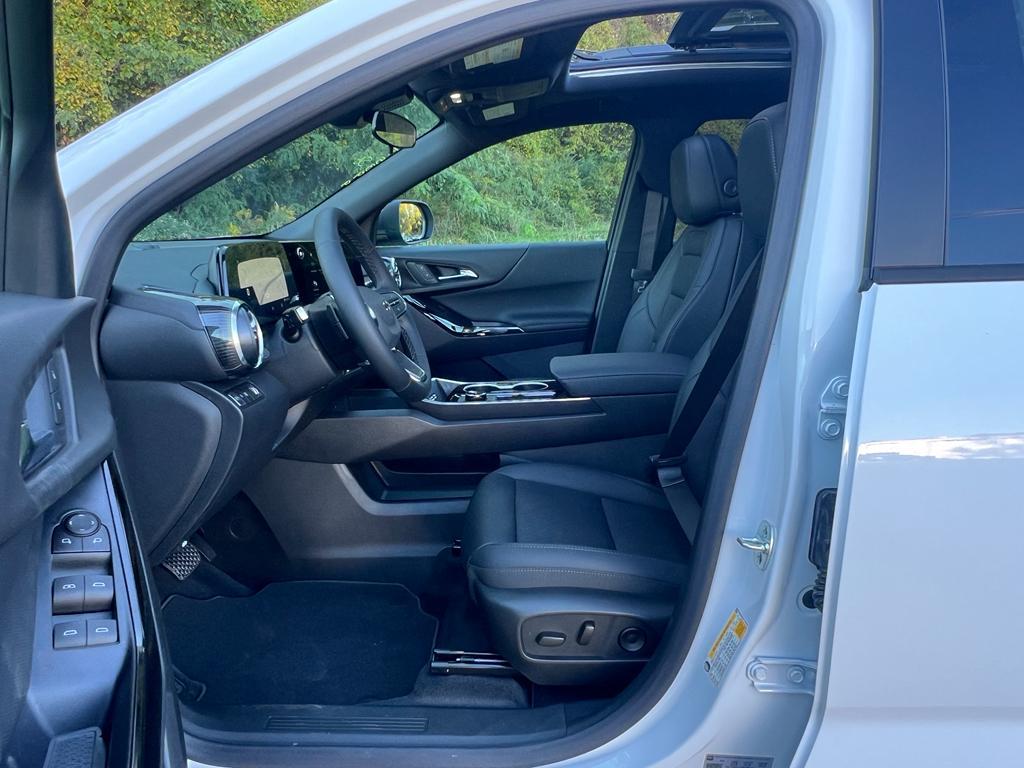 new 2026 Chevrolet Equinox car, priced at $35,125