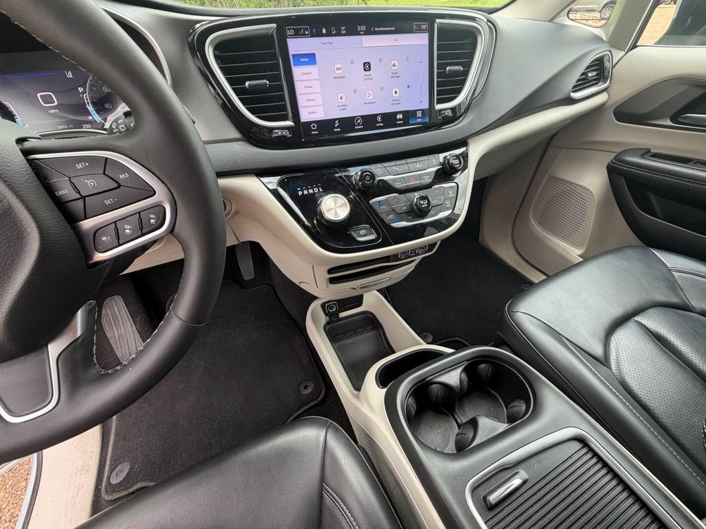used 2023 Chrysler Pacifica car, priced at $25,900