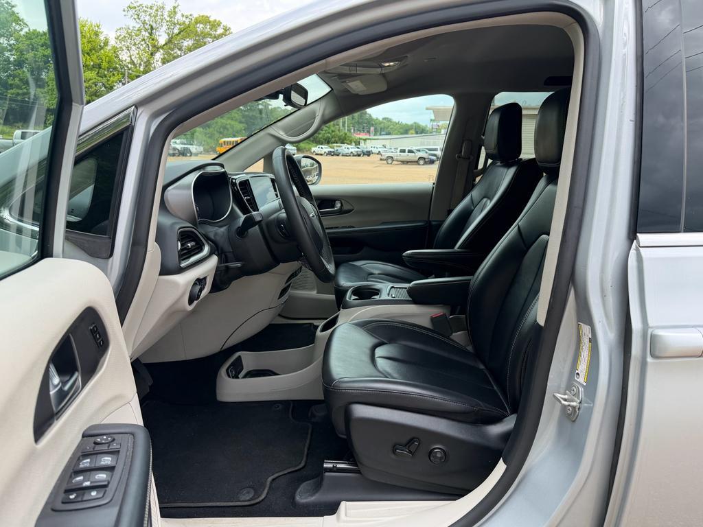 used 2023 Chrysler Pacifica car, priced at $25,900