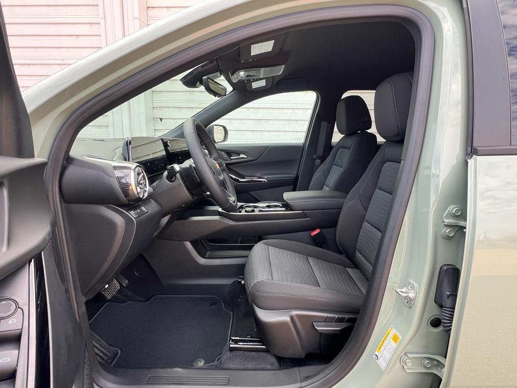 new 2026 Chevrolet Equinox car, priced at $30,940