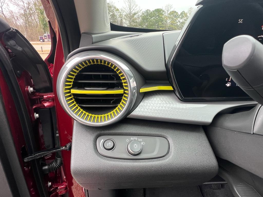 new 2025 Chevrolet Trax car, priced at $25,760