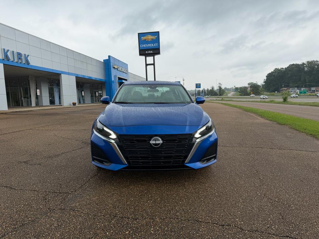 used 2025 Nissan Altima car, priced at $29,250