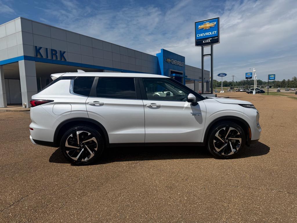 used 2024 Mitsubishi Outlander car, priced at $29,900