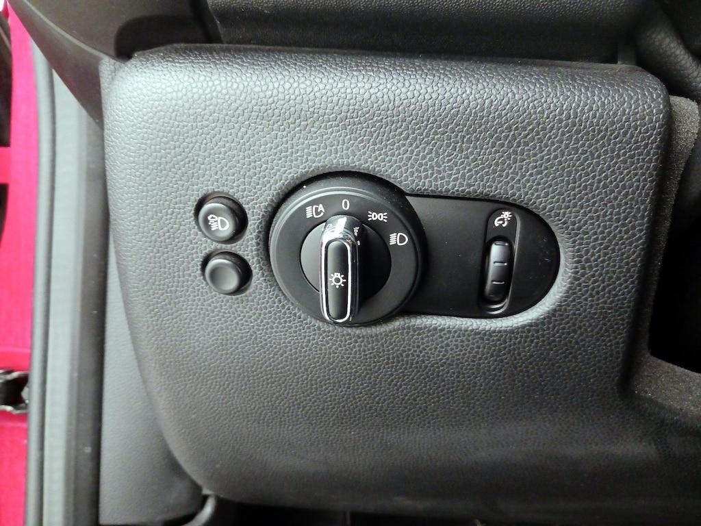 used 2022 MINI SE Hardtop car, priced at $17,998