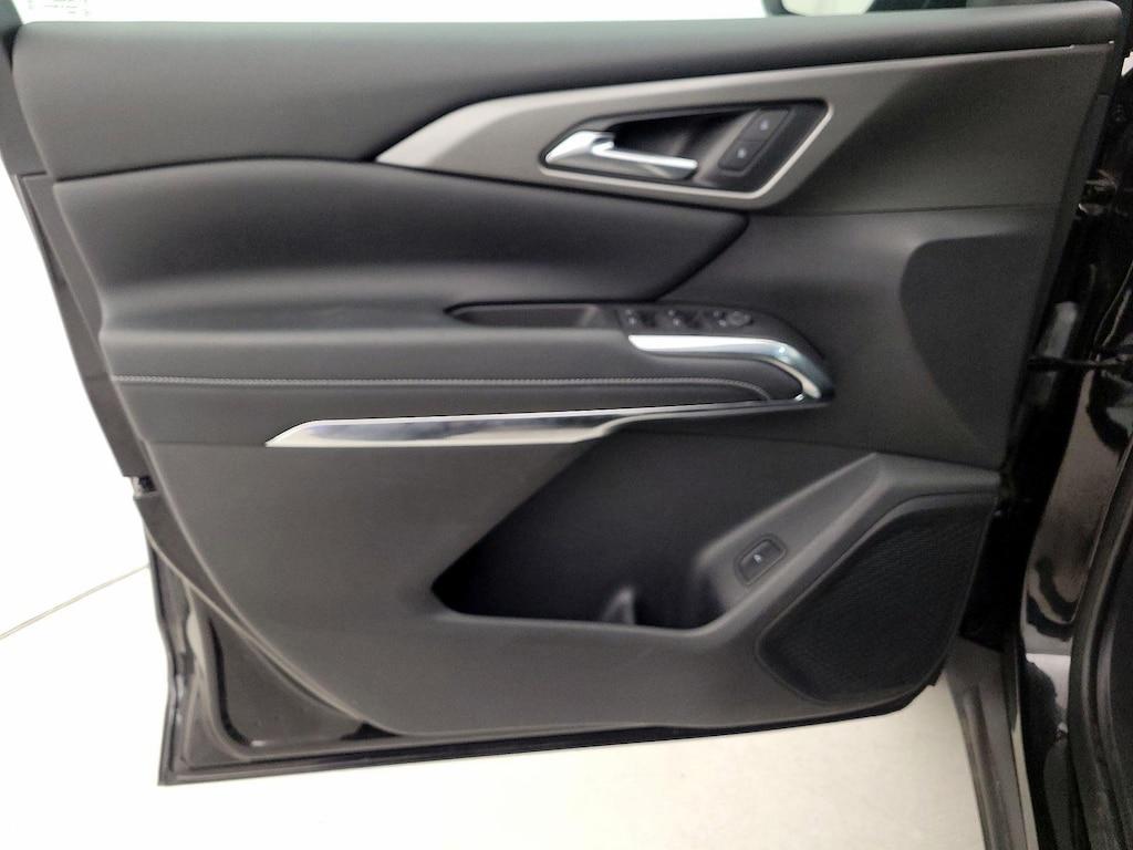 used 2025 Chevrolet Traverse car, priced at $34,998