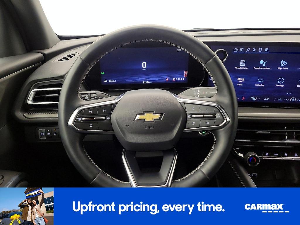 used 2025 Chevrolet Traverse car, priced at $34,998