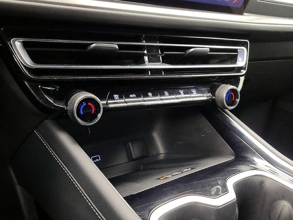 used 2025 Chevrolet Traverse car, priced at $34,998