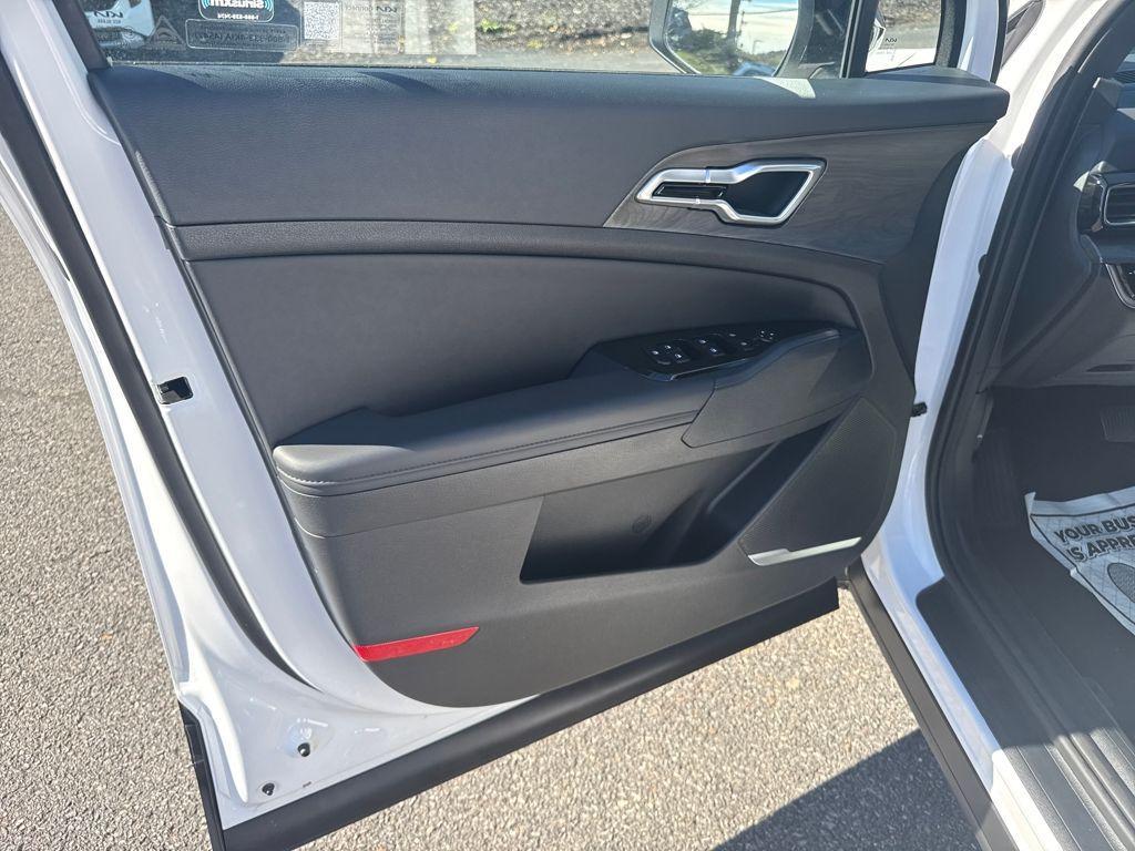 used 2025 Kia Sportage car, priced at $32,000