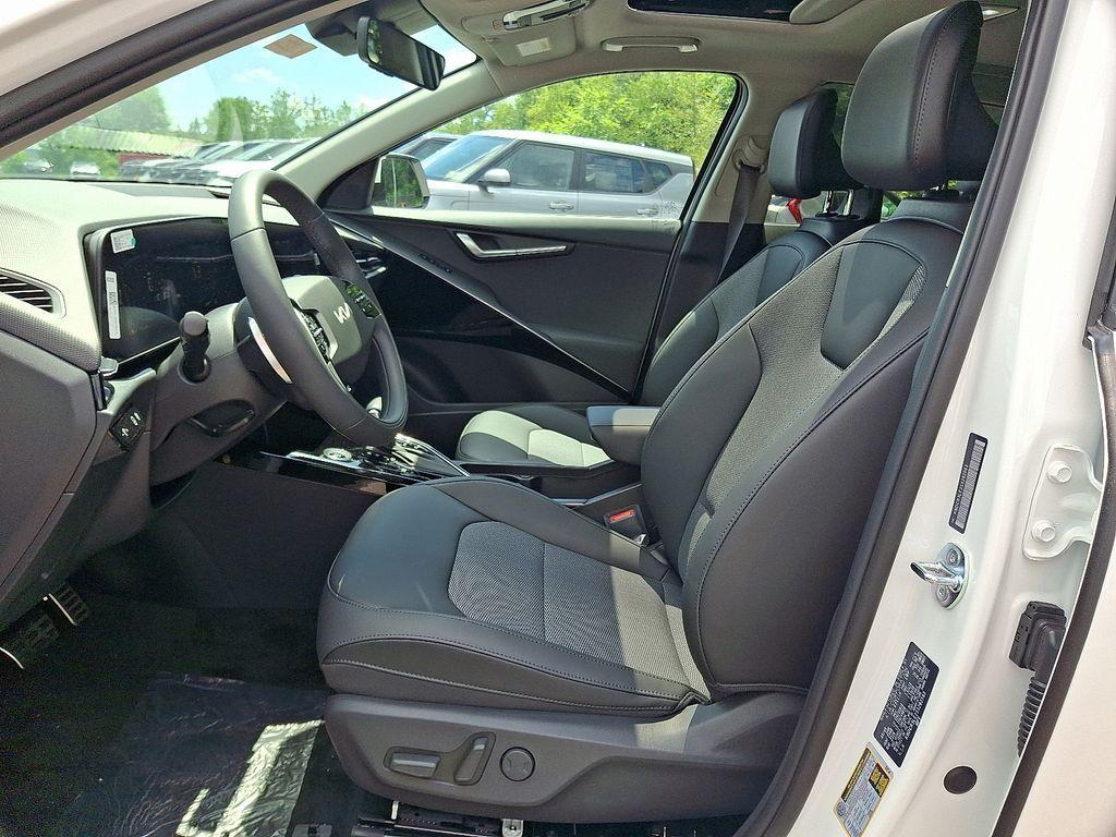 new 2025 Kia Niro car, priced at $31,210