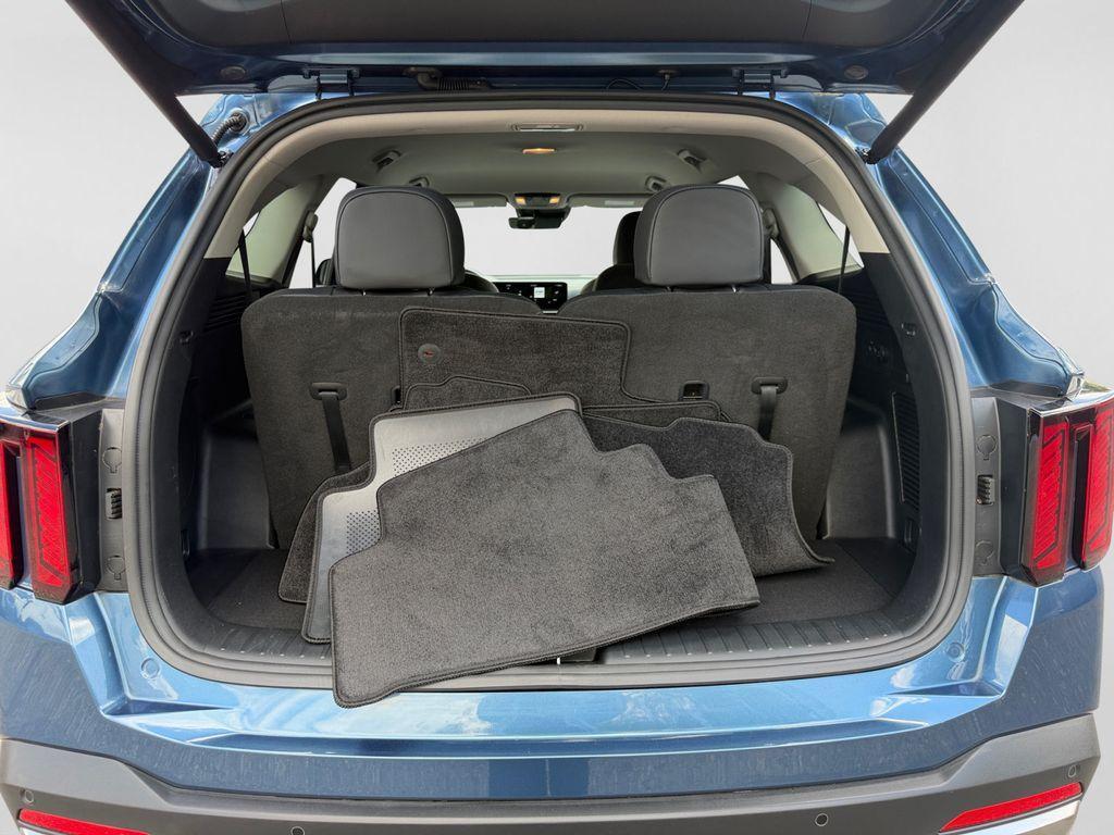 used 2025 Kia Sorento Hybrid car, priced at $36,000