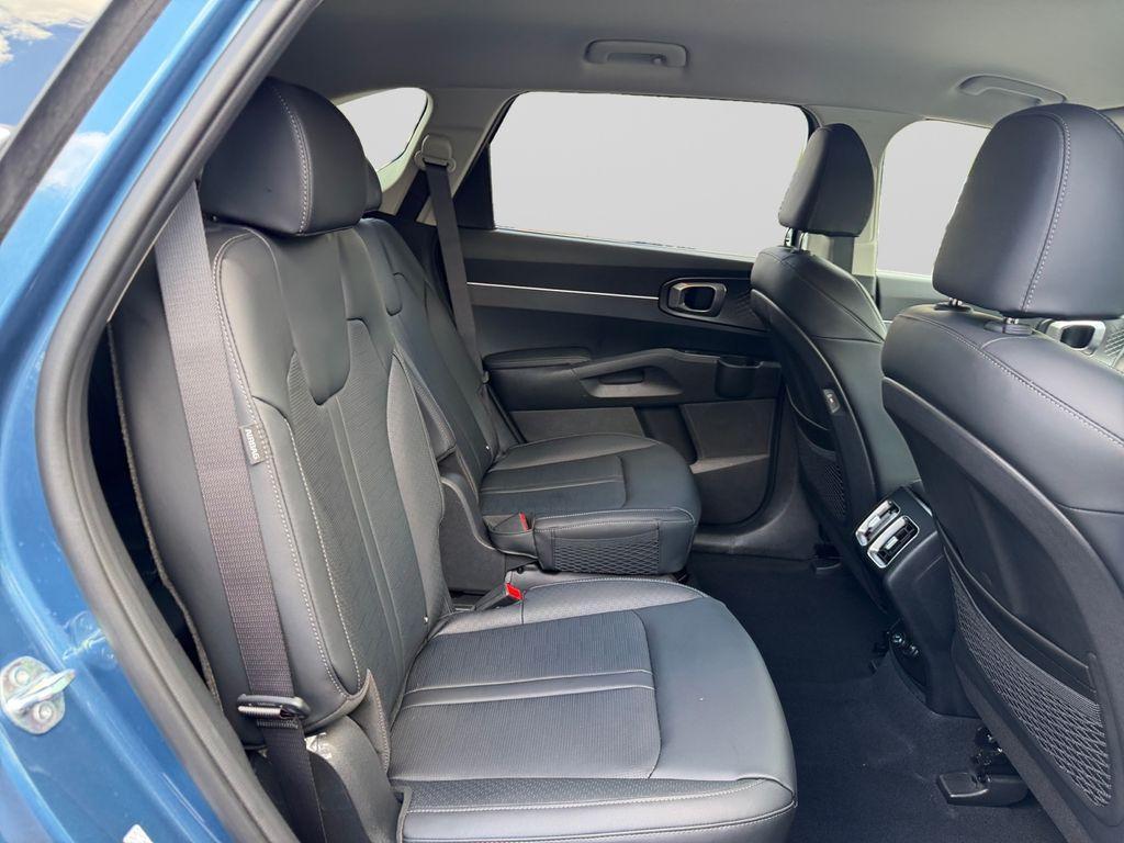 used 2025 Kia Sorento Hybrid car, priced at $36,000