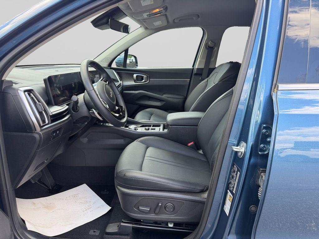 used 2025 Kia Sorento Hybrid car, priced at $36,000
