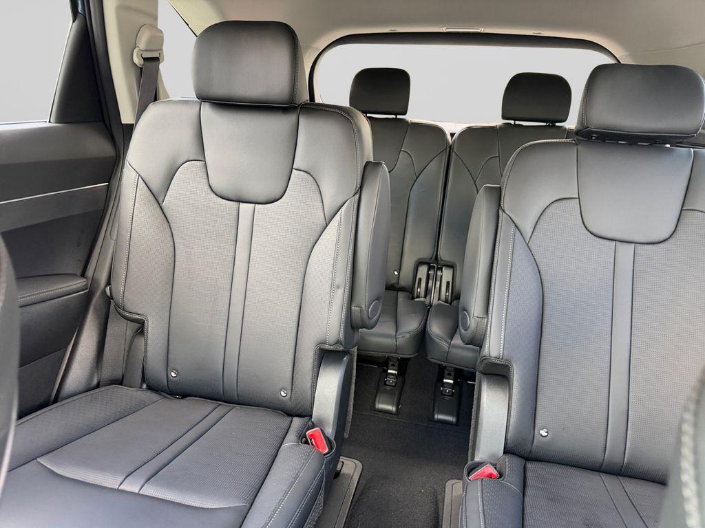 used 2025 Kia Sorento Hybrid car, priced at $36,000