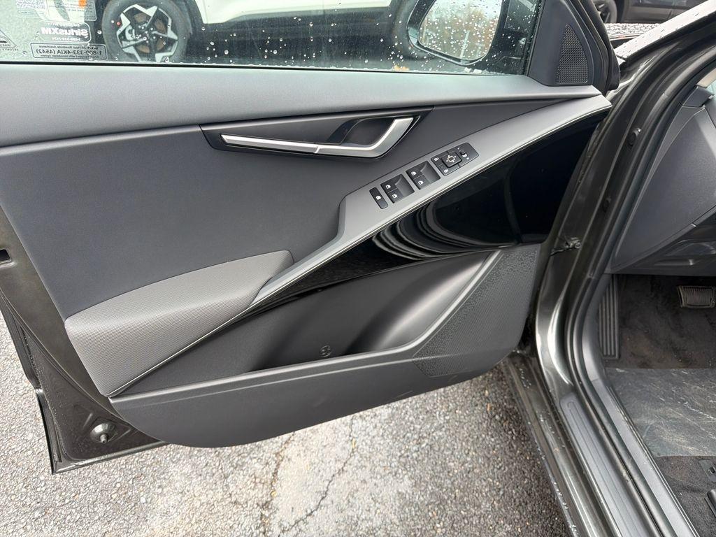 new 2025 Kia Niro EV car, priced at $30,497