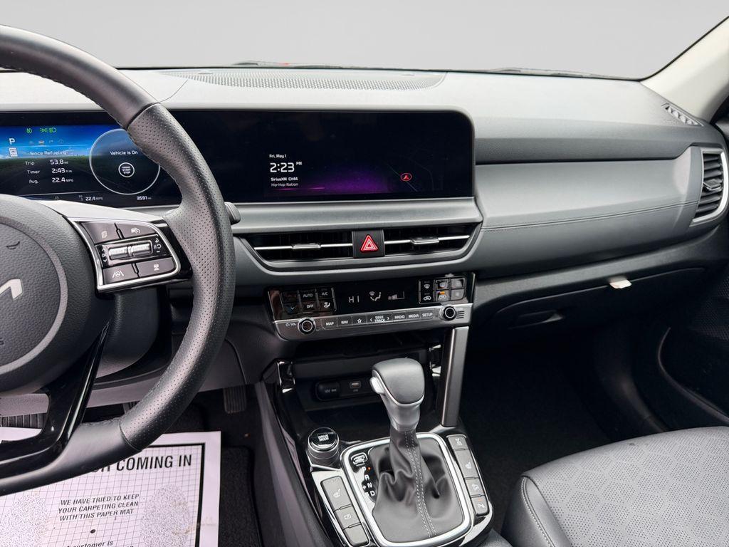 used 2025 Kia Seltos car, priced at $27,300