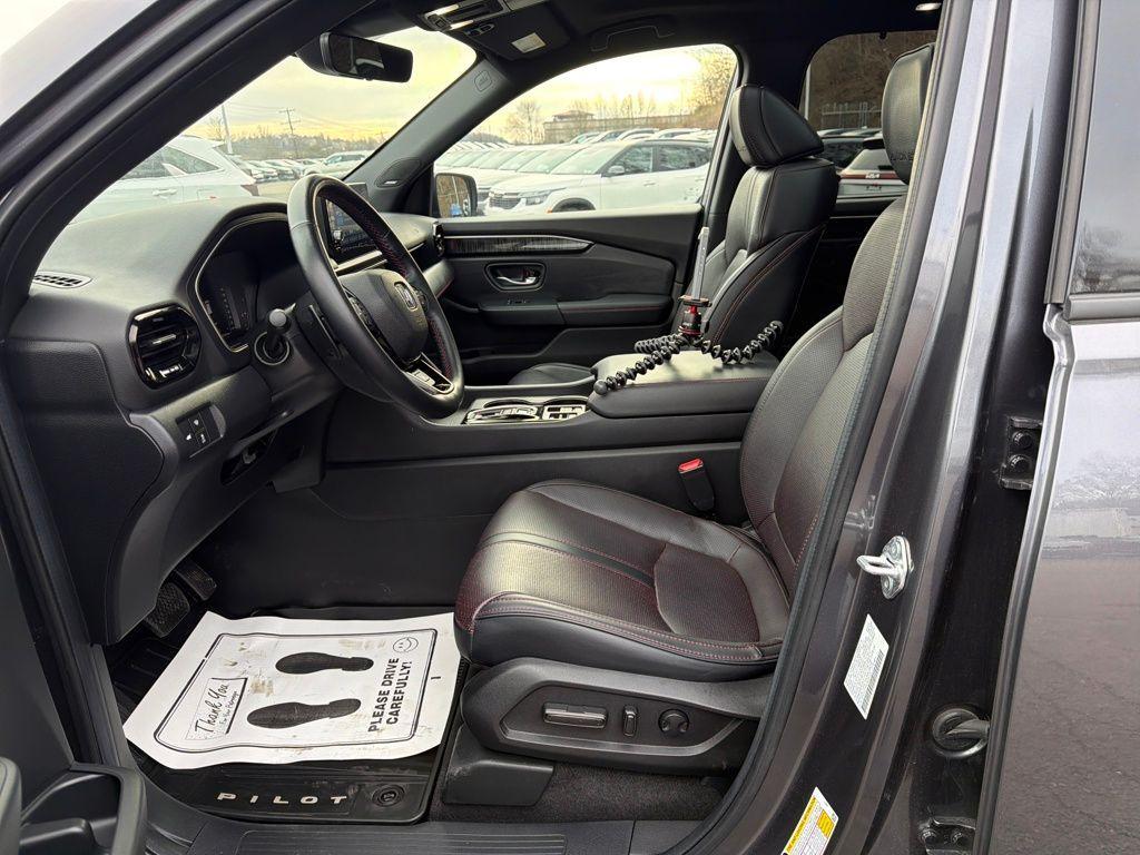 used 2025 Honda Pilot car, priced at $46,000