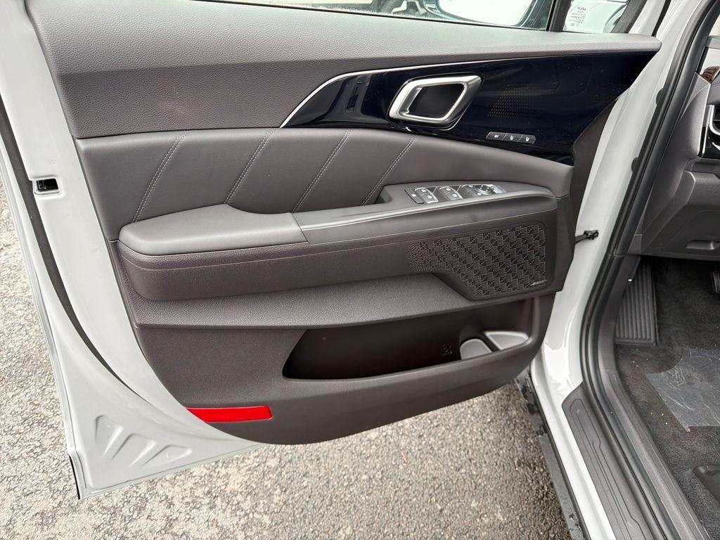 new 2026 Kia Carnival Hybrid car, priced at $53,430