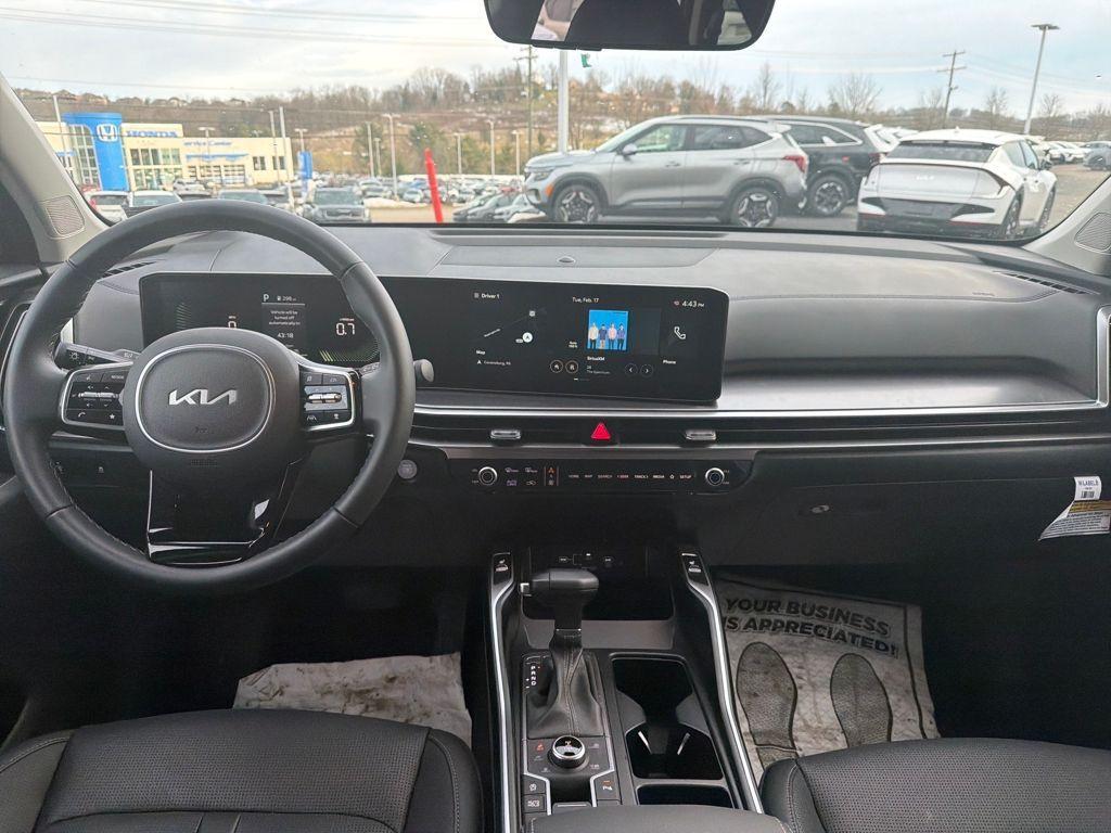 used 2025 Kia Sorento car, priced at $33,500