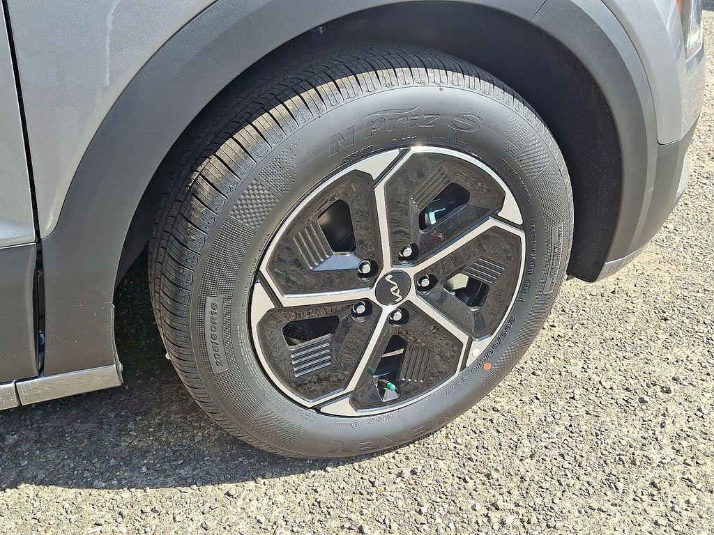 new 2025 Kia Niro car, priced at $28,585