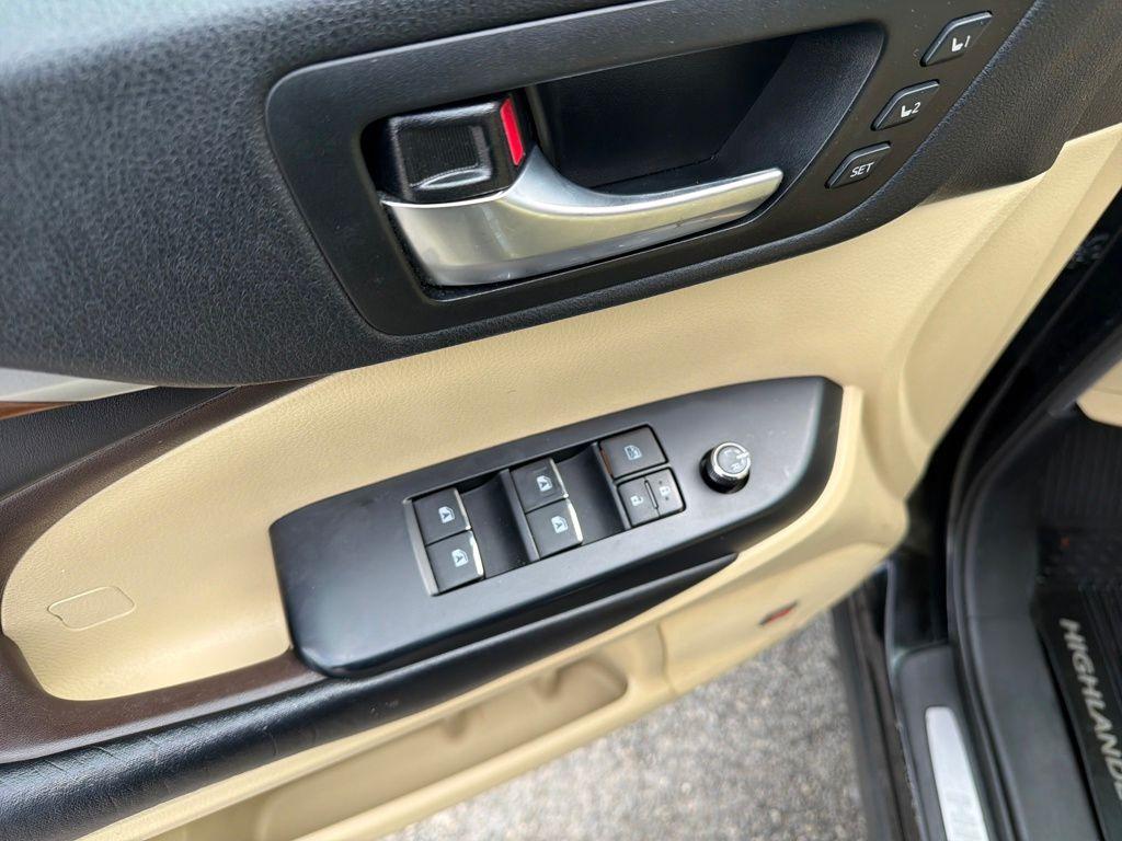 used 2019 Toyota Highlander Hybrid car, priced at $23,700