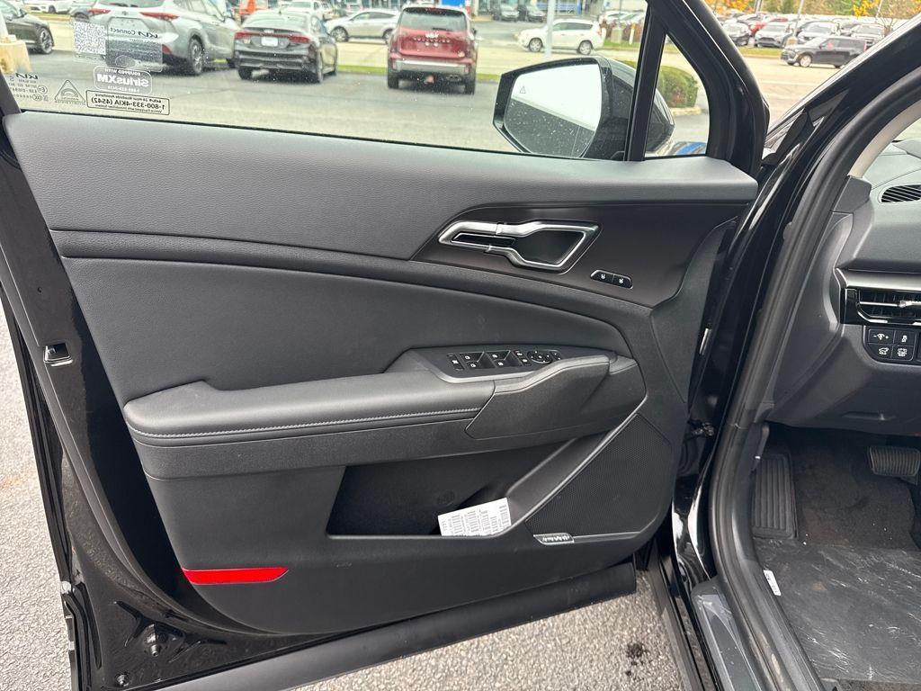 new 2026 Kia Sportage Hybrid car, priced at $40,684