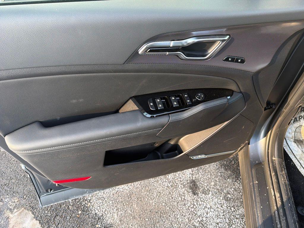 used 2025 Kia Sportage Hybrid car, priced at $39,900