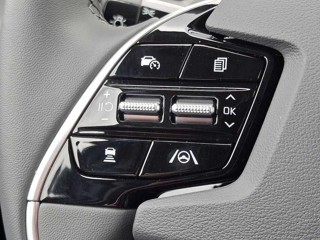 used 2025 Kia Niro car, priced at $25,000