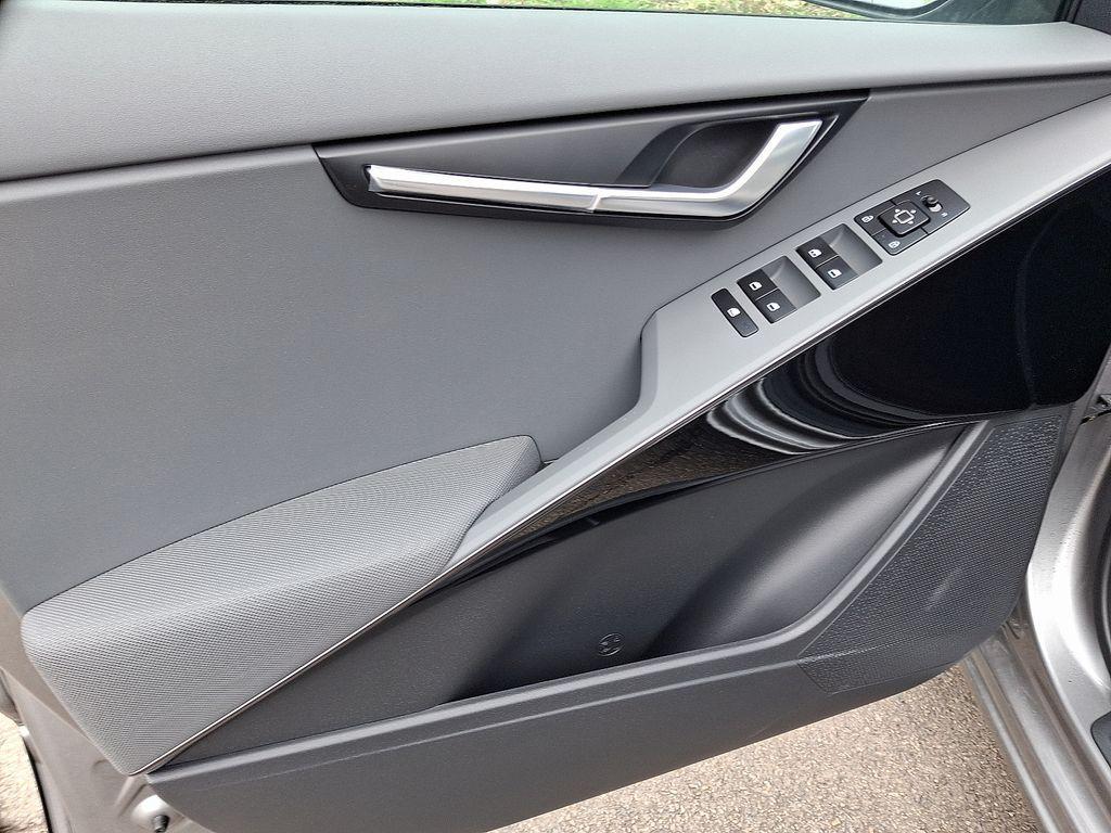 used 2025 Kia Niro car, priced at $25,000