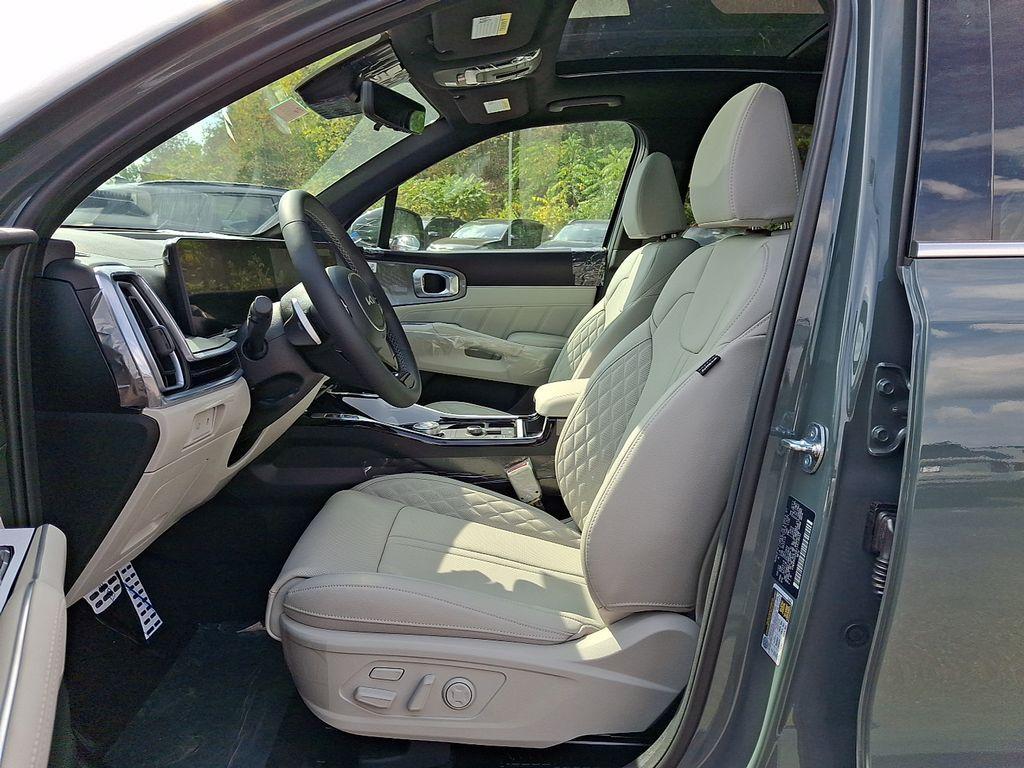 new 2025 Kia Sorento Hybrid car, priced at $43,881