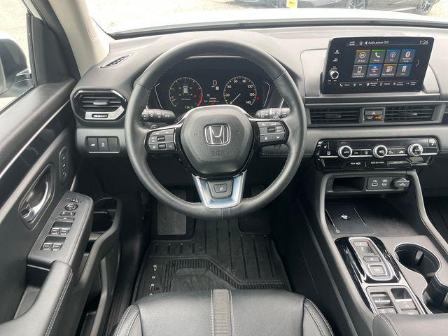 used 2025 Honda Pilot car, priced at $42,411