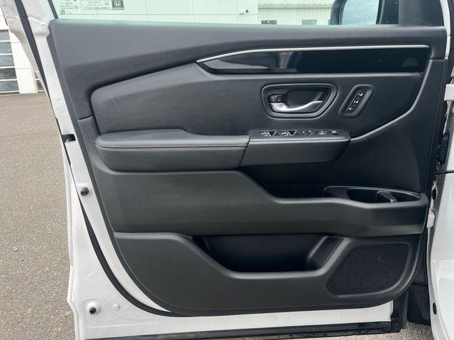 used 2025 Honda Pilot car, priced at $42,411