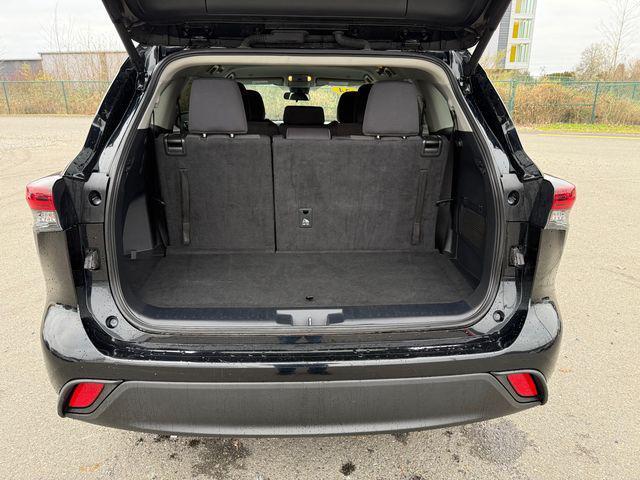 used 2024 Toyota Highlander car, priced at $32,499